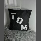 coussin-noir-tom-ado-personnalise-by-stelle